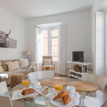 Chic Casa Cathedral At Calle Fresca 2-Bedroom Apartment In Malaga City Center Exteriér fotografie