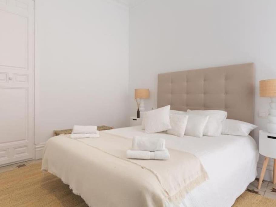Chic Casa Cathedral At Calle Fresca 2-Bedroom Apartment In Malaga City Center Exteriér fotografie