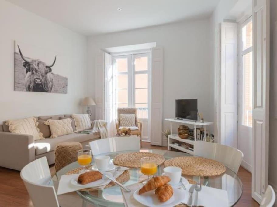 Chic Casa Cathedral At Calle Fresca 2-Bedroom Apartment In Malaga City Center Exteriér fotografie