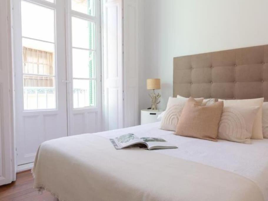 Chic Casa Cathedral At Calle Fresca 2-Bedroom Apartment In Malaga City Center Exteriér fotografie